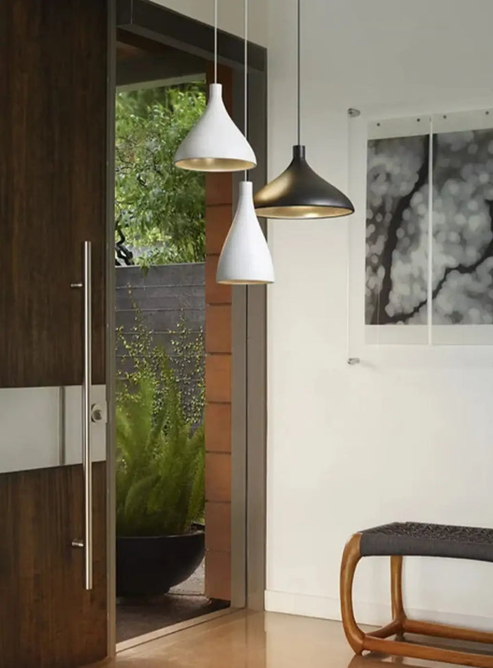 Suspensions Swell en grappe au-dessus d'une table