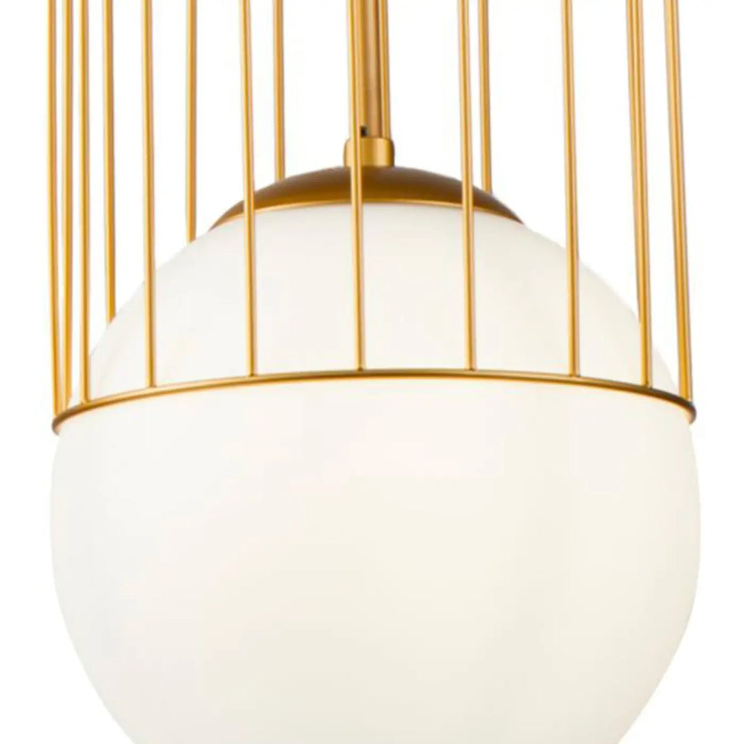 Suspension telford cage dorée avec abat-jour sphérique en verre blanc givré pour luminaire intérieur élégant