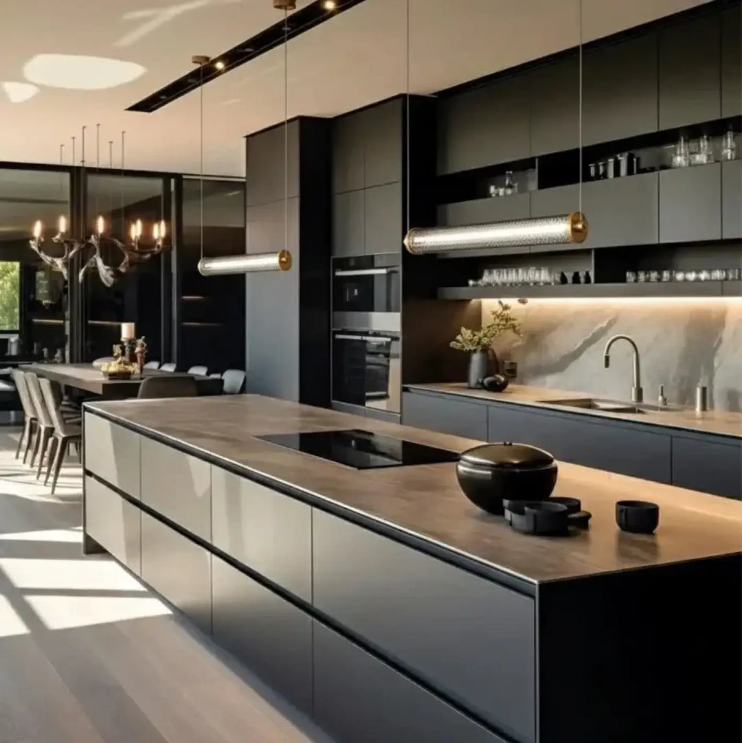 Suspension luminaire tiffany horizontale en céramique noire brillante à design minimaliste sur îlot de cuisine lumineuse plus