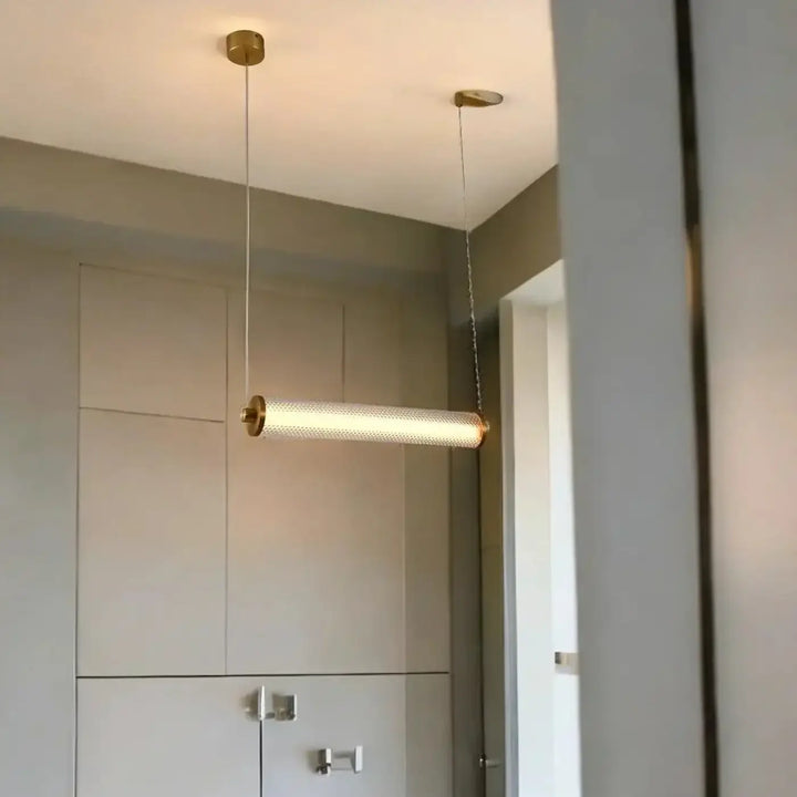 Suspension luminaire horizontale tiffany lumineuse avec cadre métallique doré et diffuseur en verre dépoli