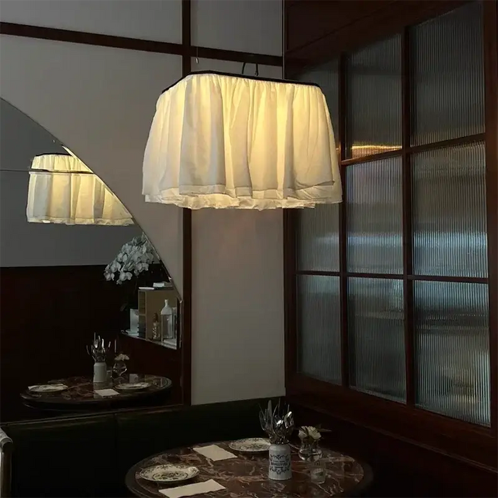 Suspension tissu blanc effet voile ambiance chaleureuse chic