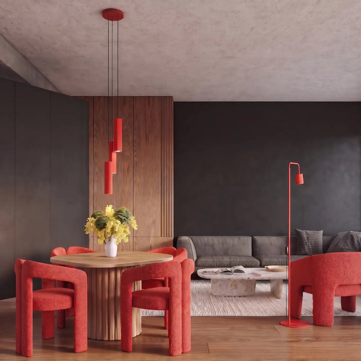 Suspension Rayo rouge à tube cannelé au-dessus d'une table à manger