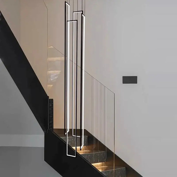 Suspension verticale noire avec cadres LED pour escalier