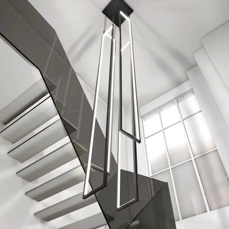 Suspension verticale noire avec cadres LED pour escalier