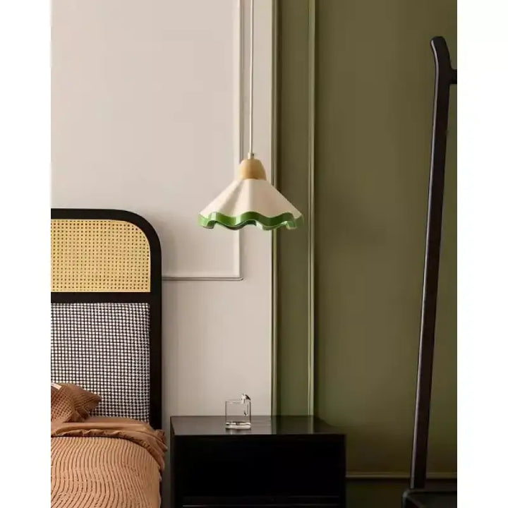 Suspension vintage ondulée style original vert beige chic