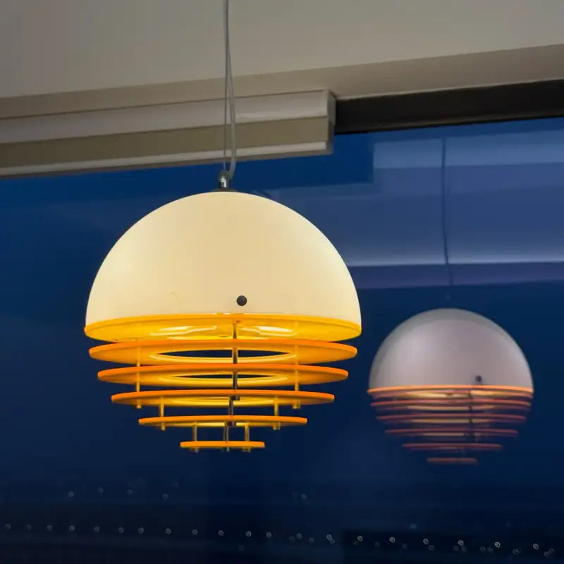 Suspension vintage orange demi-sphère design rétro lumineux

