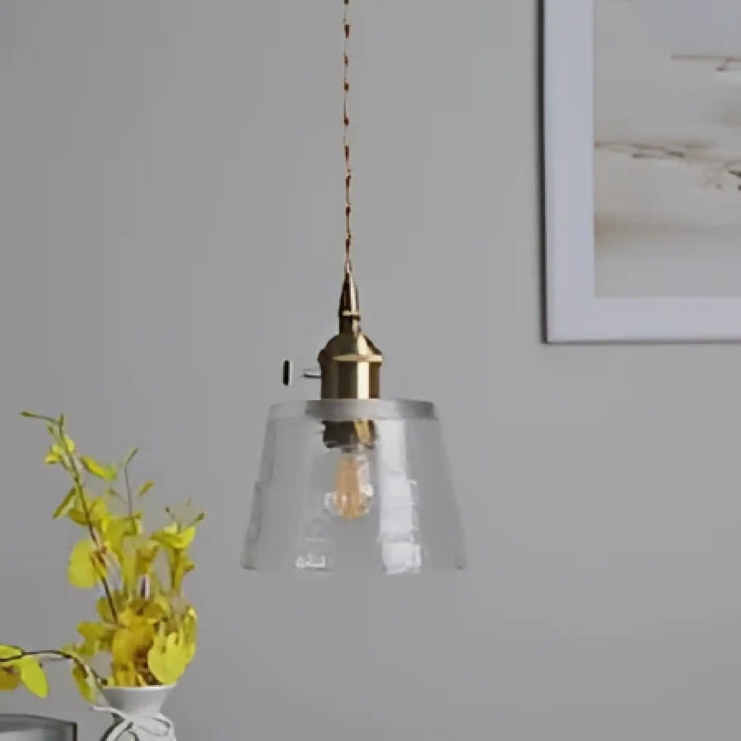 Suspension luminaire nais avec verre texturé clair et finition métal laiton design rétro et suspension vintage