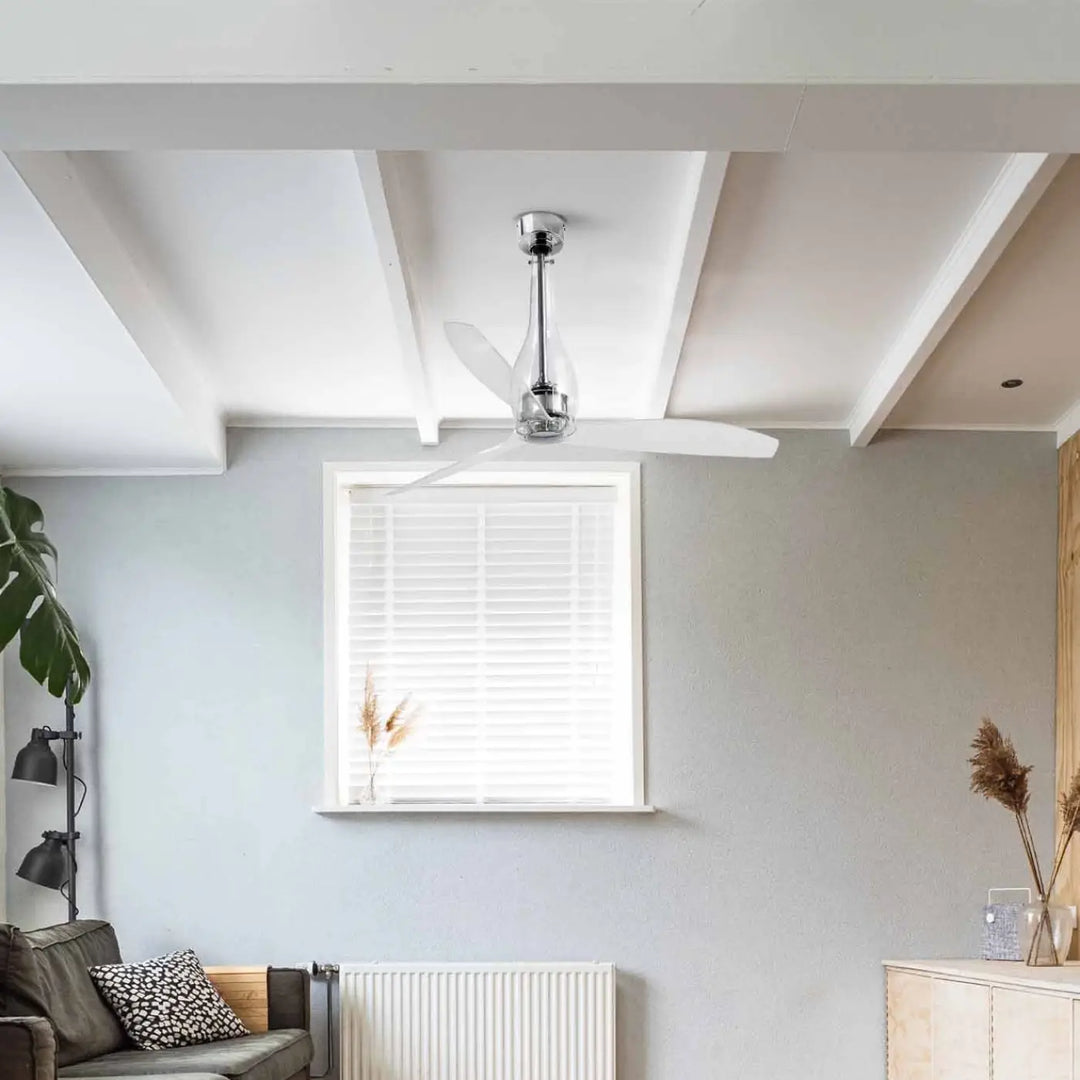 Ventilateur de plafond Eterfan chromé à pales transparentes en situation